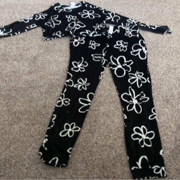 Black and White Floral Pajama Set - Picture 1 of 3